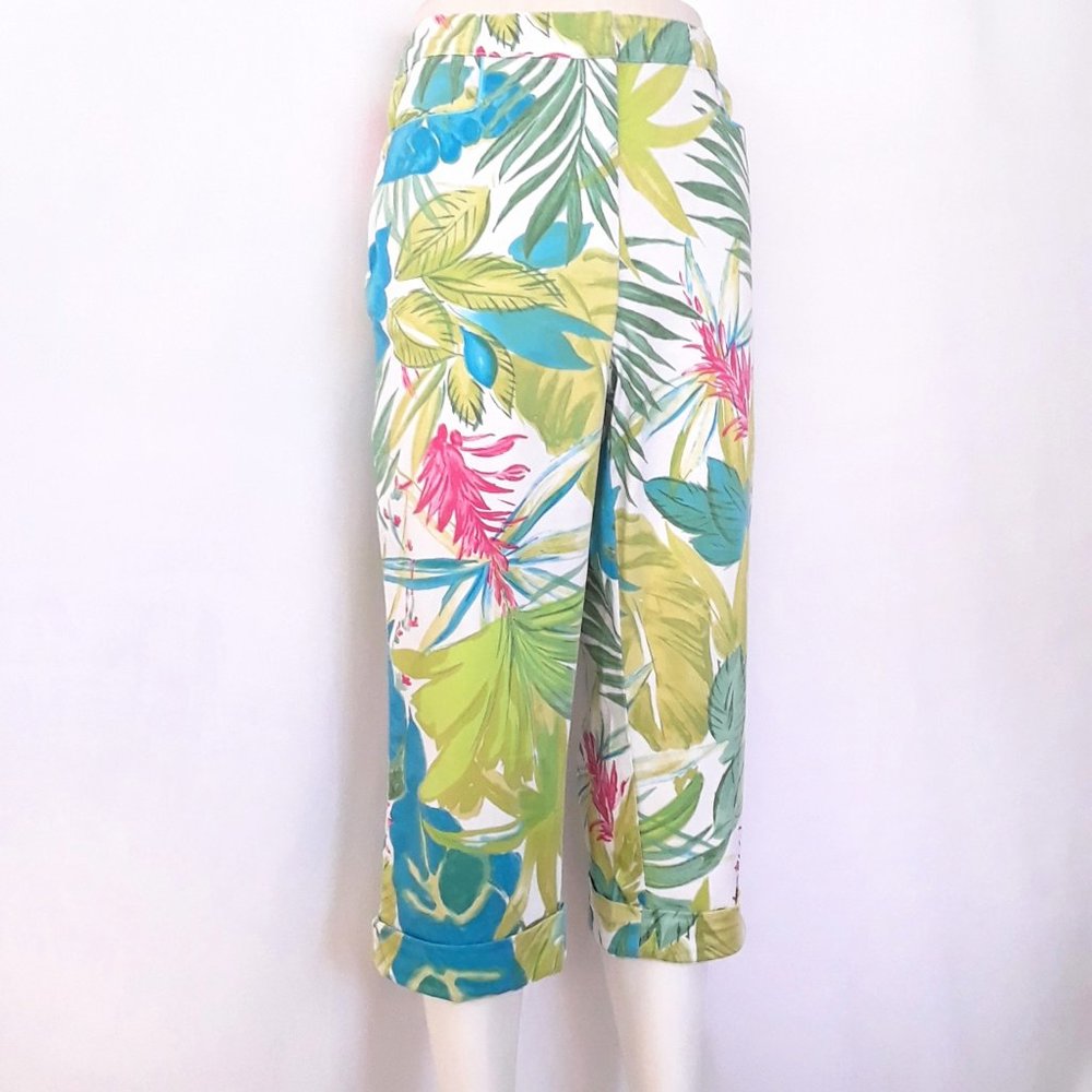 Bandolino White Tropical Floral Cuffed Capri Pants